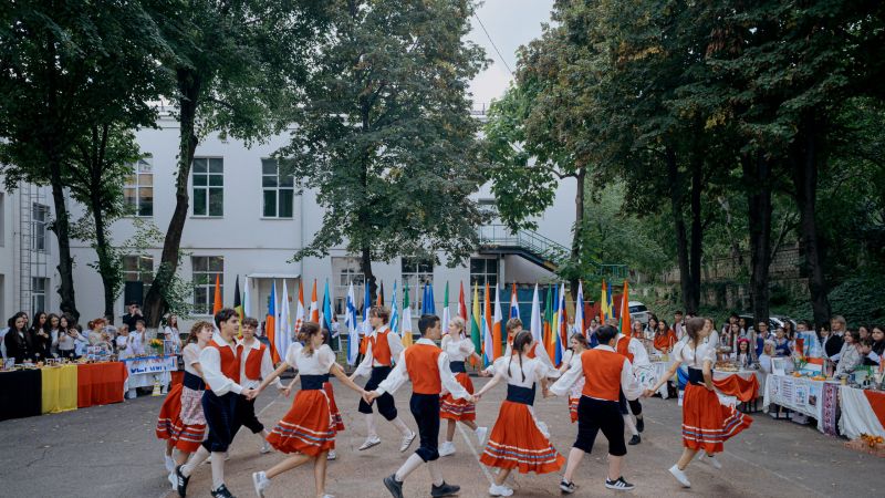 Limbi diferite, aceeași bucurie de a ne cunoaște. Așa am celebrat Ziua Europeană a Limbilor pe 25 septembrie, la Chișinău. Sărbătoarea a dus împreună membri ai Euro Cluburilor și Centrelor de Informare UE din toată țara.